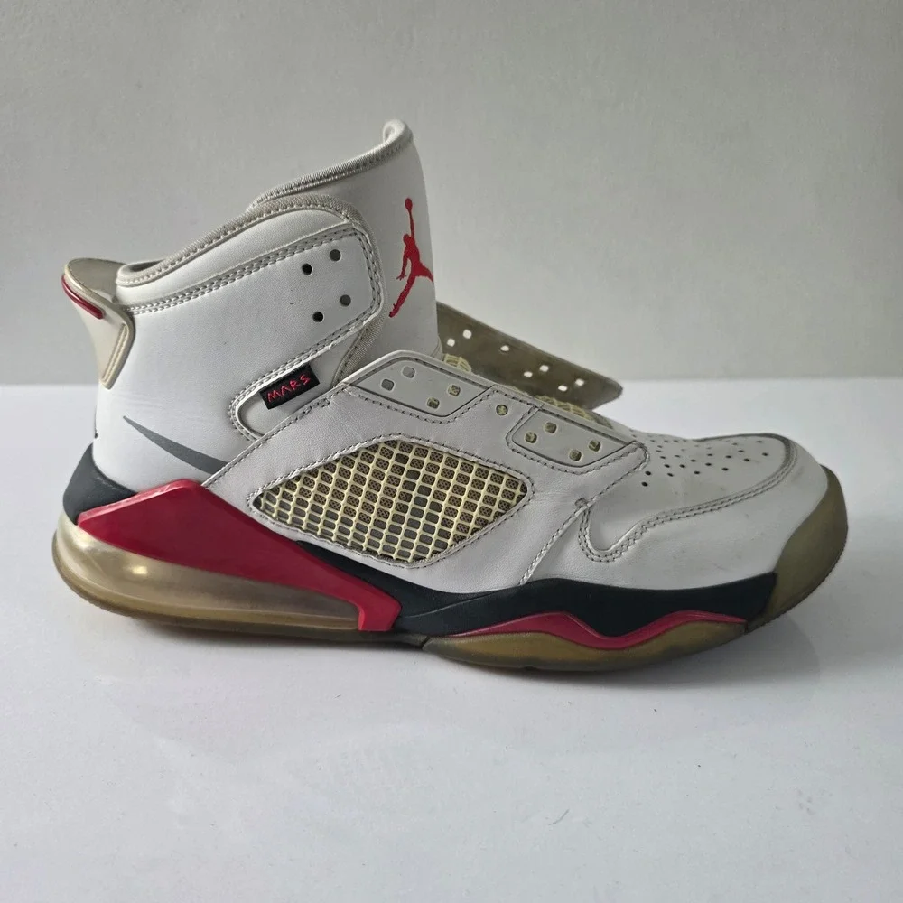 Nike Jordan Mars 270 White Fire Red CD7070-100 Mens Sneakers Size 9.5
